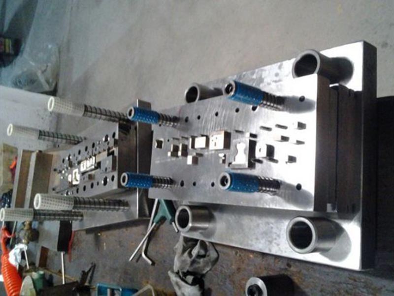 东兰模具制造-12