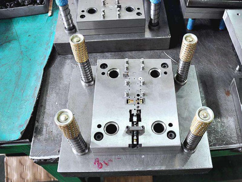 东兰模具制造-01